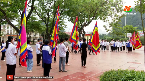 Học sinh Trường Y&ecirc;n t&iacute;ch cực chuẩn bị cho Lễ hội Hoa Lư