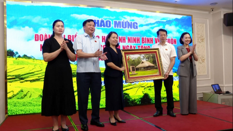 Đo&agrave;n ĐBQH tỉnh tổ chức chương tr&igrave;nh &ldquo;Về nguồn&rdquo; tại tỉnh Tuy&ecirc;n Quang