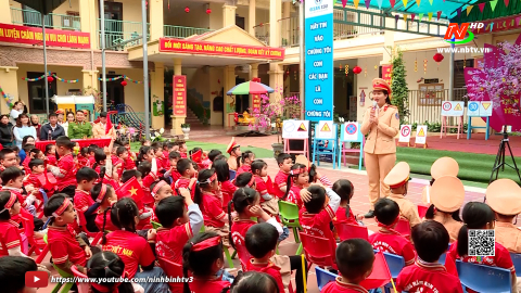 Ng&agrave;y hội "B&eacute; với an to&agrave;n giao th&ocirc;ng"