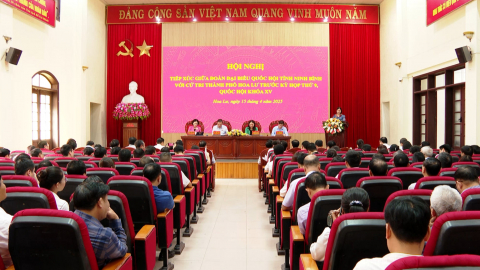 Đo&agrave;n ĐBQH tỉnh tiếp x&uacute;c cử tri th&agrave;nh phố Hoa Lư