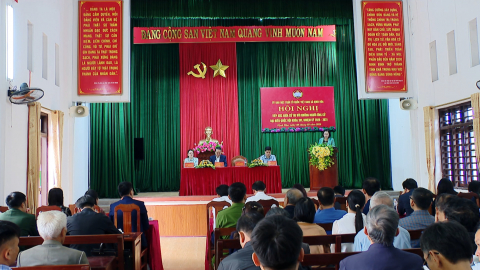 Ph&oacute; Chủ tịch Quốc hội Nguyễn Thị Thanh v&agrave; c&aacute;c ứng cử vi&ecirc;n đại biểu Quốc hội kh&oacute;a XVI tiếp x&uacute;c cử tri x&atilde; Định H&oacute;a, B&igrave;nh Minh, Kim Đ&ocirc;ng