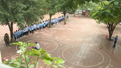 Đẩy mạnh tuy&ecirc;n truyền luật giao th&ocirc;ng cho học sinh