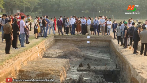 Đo&agrave;n đại biểu khảo cổ học tham quan khu di t&iacute;ch lịch sử văn h&oacute;a Cố đ&ocirc; Hoa Lư