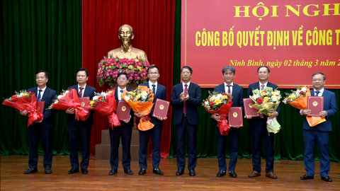 C&ocirc;ng bố c&aacute;c Quyết định của Chủ tịch UBND tỉnh về c&ocirc;ng t&aacute;c c&aacute;n bộ
