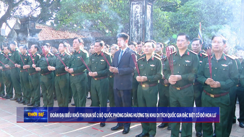 Đo&agrave;n đại biểu Khối thi đua số 2, Bộ Quốc ph&ograve;ng d&acirc;ng hương tại Khu di t&iacute;ch Quốc gia đặc biệt Cố đ&ocirc; Hoa Lư