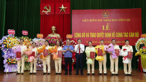 Viện Kiểm s&aacute;t nh&acirc;n d&acirc;n tối cao c&ocirc;ng bố quyết định về c&ocirc;ng t&aacute;c c&aacute;n bộ