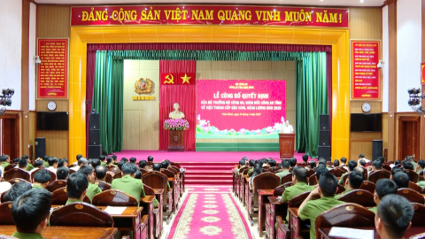 C&ocirc;ng an tỉnh Ninh B&igrave;nh tổ chức C&ocirc;ng bố Quyết định về thăng cấp bậc h&agrave;m, n&acirc;ng lương năm 2025