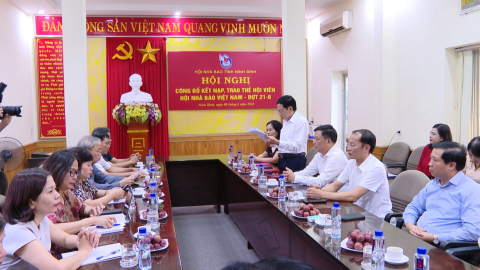 C&ocirc;ng bố quyết định kết nạp, trao thẻ hội vi&ecirc;n Hội Nh&agrave; b&aacute;o Việt Nam