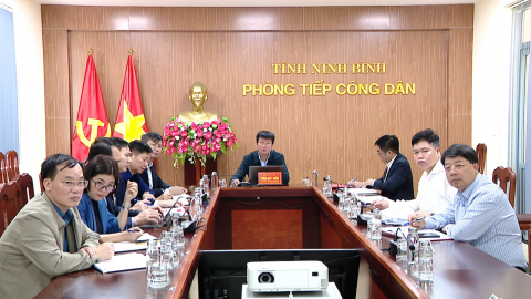 Đồng ch&iacute; Chủ tịch UBND tỉnh Trần Huy Tuấn tiếp c&ocirc;ng d&acirc;n định kỳ th&aacute;ng 12/2025