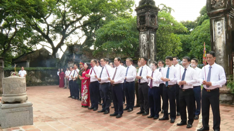 Đo&agrave;n đại biểu l&atilde;nh đạo tỉnh d&acirc;ng hương nh&acirc;n kỷ niệm 81 năm C&aacute;ch mạng Th&aacute;ng T&aacute;m v&agrave; Quốc kh&aacute;nh 2/9