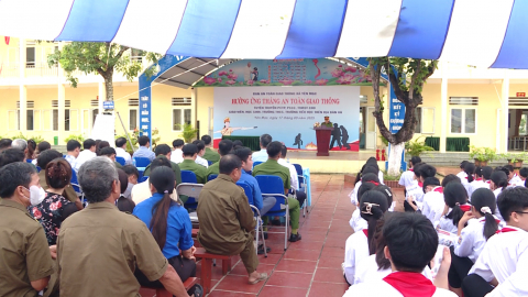 Hưởng ứng th&aacute;ng an to&agrave;n giao th&ocirc;ng năm 2025