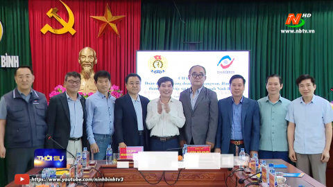 Đo&agrave;n đại biểu Li&ecirc;n hiệp C&ocirc;ng đo&agrave;n tỉnh Gangwon, H&agrave;n Quốc l&agrave;m việc tại Ninh B&igrave;nh