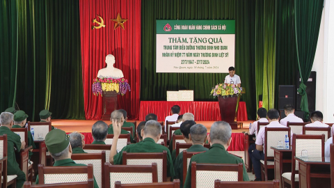 Thăm, tặng qu&agrave; nh&acirc;n ng&agrave;y thương binh, liệt sỹ 27/7