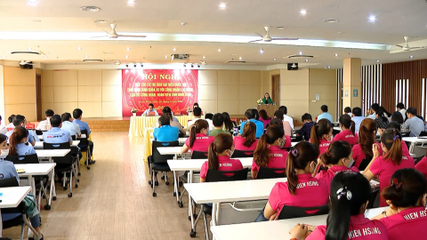 Đo&agrave;n ĐBQH tỉnh tiếp x&uacute;c với c&ocirc;ng nh&acirc;n lao động, c&aacute;n bộ c&ocirc;ng đo&agrave;n, đo&agrave;n vi&ecirc;n