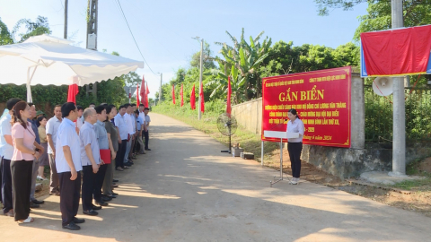 Kh&aacute;nh th&agrave;nh đường điện chiếu s&aacute;ng bằng năng lượng mặt trời