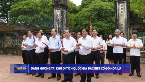 D&acirc;ng hương tại Khu di t&iacute;ch Quốc gia đặc biệt Cố đ&ocirc; Hoa Lư