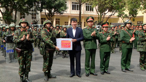 Thăm, kiểm tra c&ocirc;ng t&aacute;c trực, sẵn s&agrave;ng chiến đấu tại Bộ chỉ huy Qu&acirc;n sự tỉnh