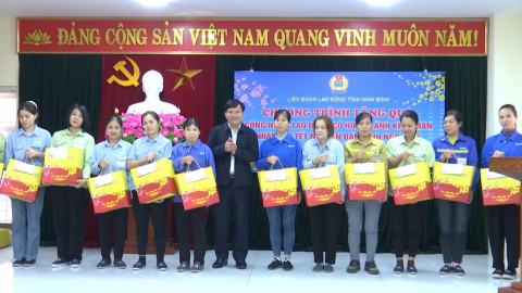 Tặng qu&agrave; Tết cho c&ocirc;ng nh&acirc;n, lao động c&oacute; ho&agrave;n cảnh kh&oacute; khăn