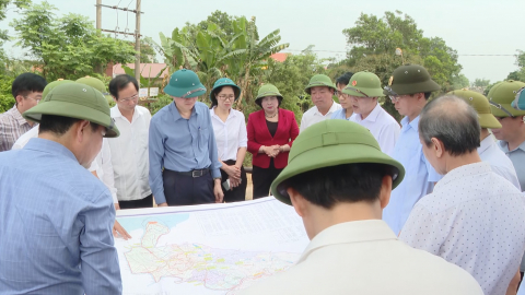 C&aacute;c đồng ch&iacute; l&atilde;nh đạo Tỉnh kiểm tra c&ocirc;ng t&aacute;c ph&ograve;ng, chống thi&ecirc;n tai tại c&aacute;c th&agrave;nh phố Ninh B&igrave;nh, Tam Điệp v&agrave; huyện Hoa Lư