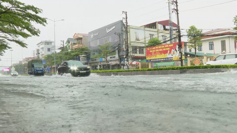 Cẩn trọng khi lưu th&ocirc;ng v&agrave;o ng&agrave;y mưa