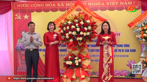 Đồng ch&iacute; Ph&oacute; B&iacute; thư Thường trực Tỉnh ủy Đinh Thị Lụa dự Ng&agrave;y hội Đại đo&agrave;n kết to&agrave;n d&acirc;n tộc tại Tổ d&acirc;n phố số 1, phường L&yacute; Thường Kiệt