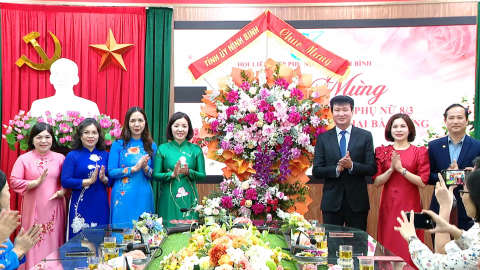 Đồng ch&iacute; B&iacute; thư Tỉnh uỷ ch&uacute;c mừng Hội Li&ecirc;n hiệp Phụ nữ tỉnh nh&acirc;n Ng&agrave;y Quốc tế Phụ nữ 8/3