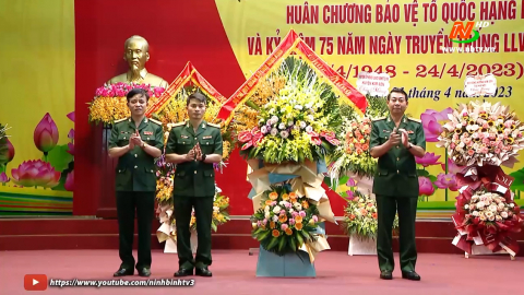 Ban Chỉ huy Qu&acirc;n sự huyện Kim Sơn đ&oacute;n nhận Hu&acirc;n chương bảo vệ Tổ quốc hạng Ba