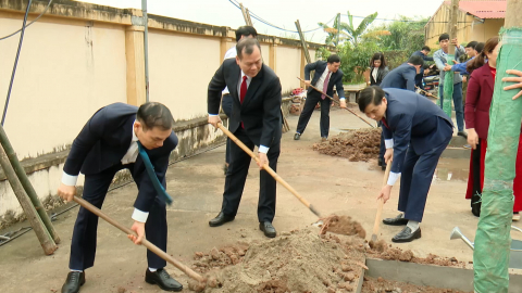 Đồng ch&iacute; L&ecirc; Quốc Chỉnh, Ph&oacute; B&iacute; thư Tỉnh ủy, Chủ tịch HĐND tỉnh dự Lễ ph&aacute;t động Tết trồng c&acirc;y tại phường Ti&ecirc;n Sơn