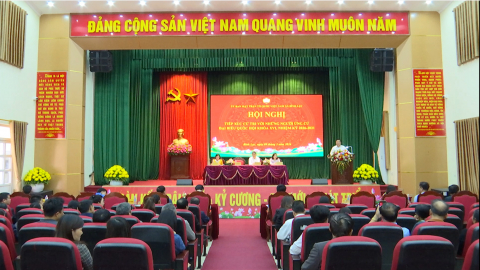 Tiếp x&uacute;c giữa cử tri với người ứng cử đại biểu Quốc hội tại x&atilde; B&igrave;nh Lục, B&igrave;nh An, B&igrave;nh Giang