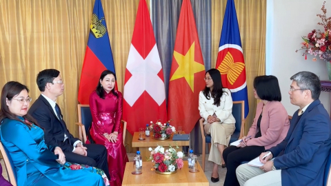 Đo&agrave;n c&ocirc;ng t&aacute;c Tỉnh ủy Ninh B&igrave;nh thăm, l&agrave;m việc tại Thụy Sĩ