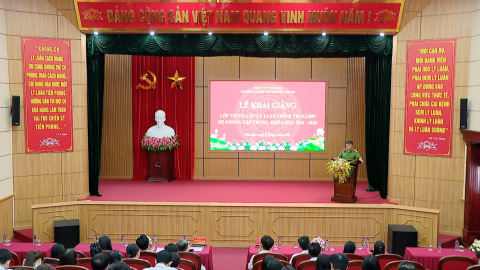 Khai giảng lớp trung cấp l&yacute; luận ch&iacute;nh trị 