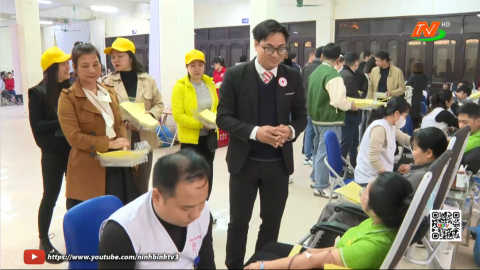 Chương tr&igrave;nh hiến m&aacute;u t&igrave;nh nguyện "Giọt hồng Th&agrave;nh Nam"
