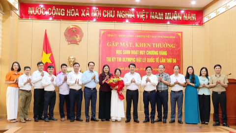 Gặp mặt, khen thưởng học sinh đạt Huy chương V&agrave;ng tại kỳ thi Olympic Vật l&iacute; quốc tế lần thứ 56