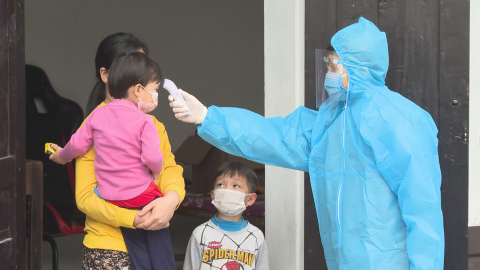 Biện ph&aacute;p để sống c&ugrave;ng nh&agrave; an to&agrave;n với F0