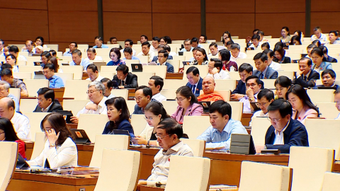 Quốc hội thảo luận việc thực hiện ch&iacute;nh s&aacute;ch, ph&aacute;p luật về thực h&agrave;nh tiết kiệm, chống l&atilde;ng ph&iacute;