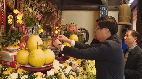 Huyện Kim Sơn d&acirc;ng hương tại Đền thờ Doanh điền sứ Nguyễn C&ocirc;ng Trứ