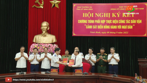 Hội nghị k&yacute; kết chương tr&igrave;nh phối hợp thực hiện c&ocirc;ng t&aacute;c d&acirc;n vận &ldquo;Cảnh s&aacute;t biển đồng h&agrave;nh với ngư d&acirc;n&rdquo;