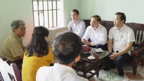 Thăm, tặng qu&agrave; nh&acirc;n kỷ niệm 75 năm ng&agrave;y thương binh, liệt sỹ