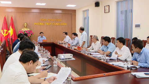 Đồng ch&iacute; B&iacute; thư tỉnh ủy tiếp c&ocirc;ng d&acirc;n