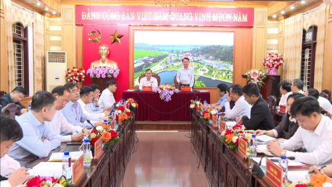 Đồng ch&iacute; B&iacute; thư tỉnh ủy l&agrave;m việc với c&aacute;c địa phương
