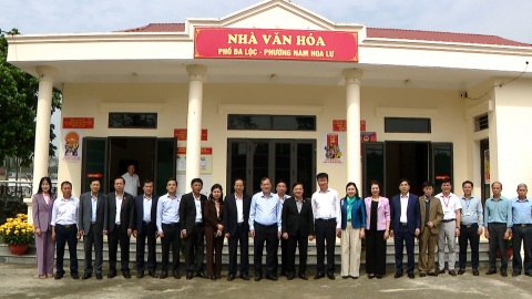 Đồng ch&iacute; Ph&oacute; Chủ tịch Quốc hội Nguyễn Khắc Định kiểm tra thực tế khu vực bỏ phiếu