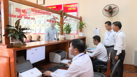 X&acirc;y dựng ch&iacute;nh quyền v&igrave; d&acirc;n phục vụ