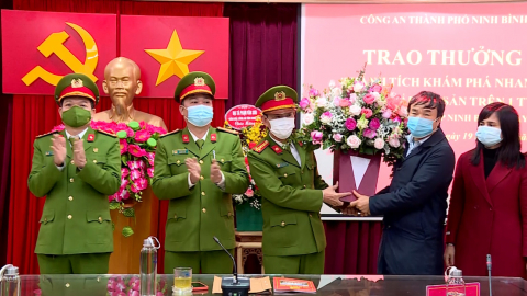C&ocirc;ng an Tỉnh khen thưởng c&aacute;c đơn vị c&oacute; th&agrave;nh t&iacute;ch ph&aacute; &aacute;n nhanh