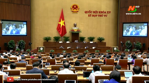 Quốc hội thảo luận tại hội trường