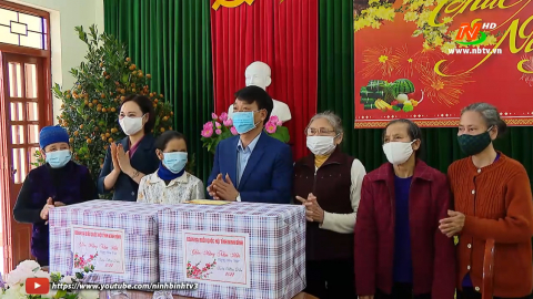 Đo&agrave;n Đại biểu Quốc hội tỉnh Ninh B&igrave;nh thăm, tặng qu&agrave; Tết tại một số đơn vị
