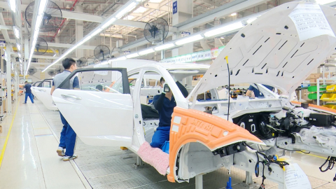 Sản xuất c&ocirc;ng nghiệp: Tăng tốc những th&aacute;ng cuối năm