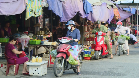 Gi&aacute; c&aacute;c mặt h&agrave;ng ti&ecirc;u d&ugrave;ng tăng cao