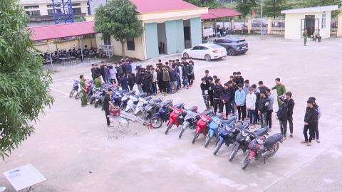 Trao thưởng cho đơn vị c&oacute; th&agrave;nh t&iacute;ch xuất sắc trong đấu tranh ph&ograve;ng, chống tội phạm