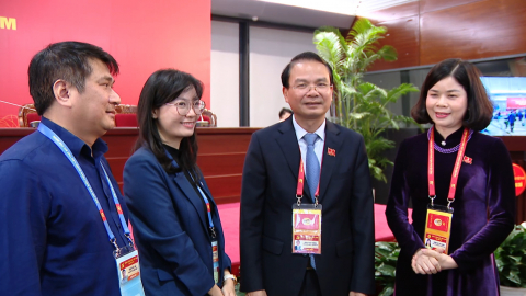 Đồng ch&iacute; B&iacute; thư Tỉnh ủy Đặng Xu&acirc;n Phong thăm, động vi&ecirc;n ph&oacute;ng vi&ecirc;n t&aacute;c nghiệp tại Đại hội XIV