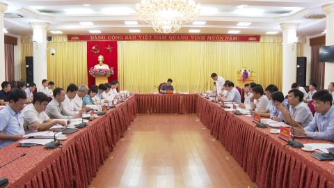 Đồng ch&iacute; Ph&oacute; Chủ tịch UBND tỉnh Trần Anh Dũng l&agrave;m việc với c&aacute;c địa phương